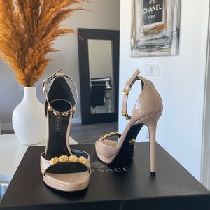Versace sandalot nude heels size 36